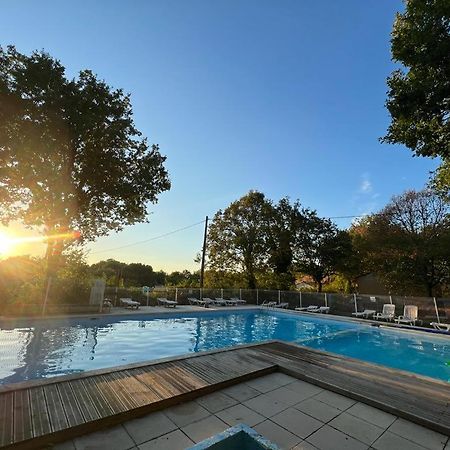 Emplacement Tente Camping Car Saint-Aubin-de-Nabirat 외부 사진