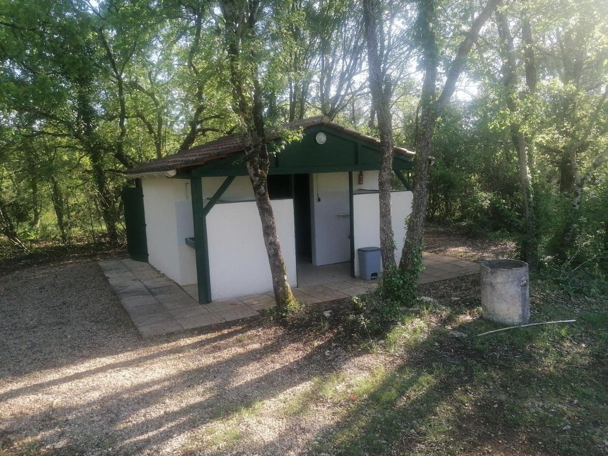 Emplacement Tente Camping Car Saint-Aubin-de-Nabirat 외부 사진