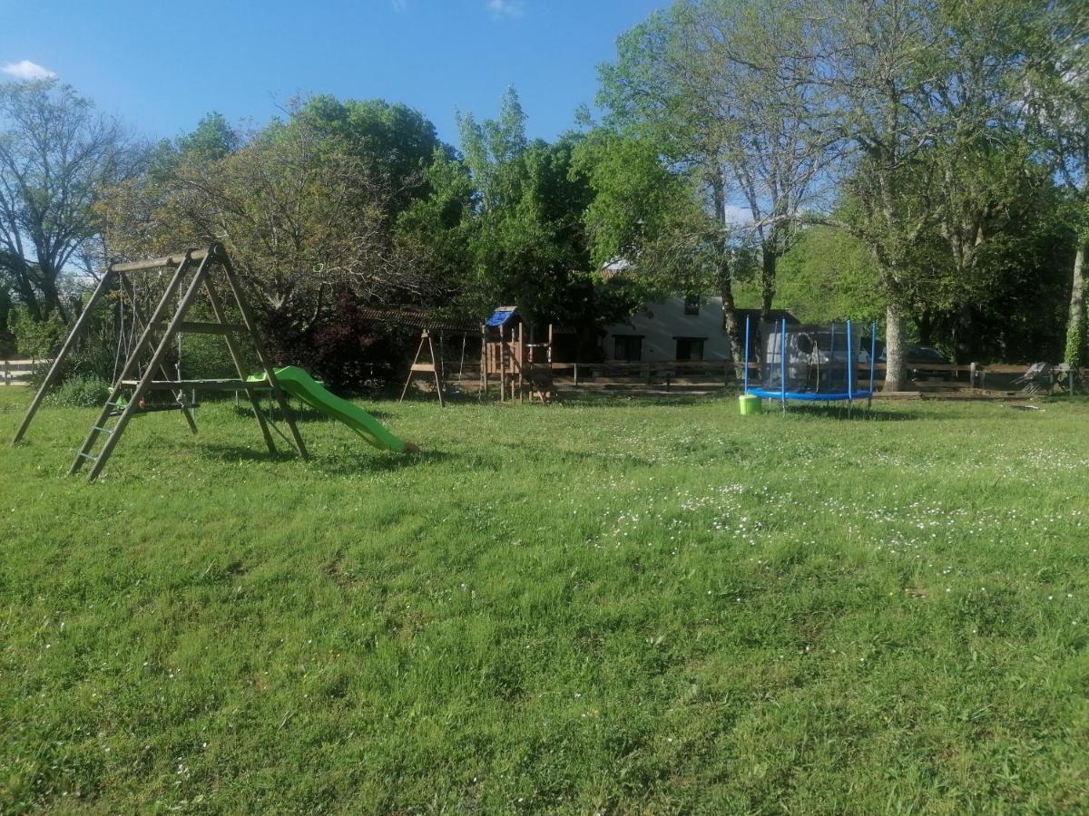 Emplacement Tente Camping Car Saint-Aubin-de-Nabirat 외부 사진